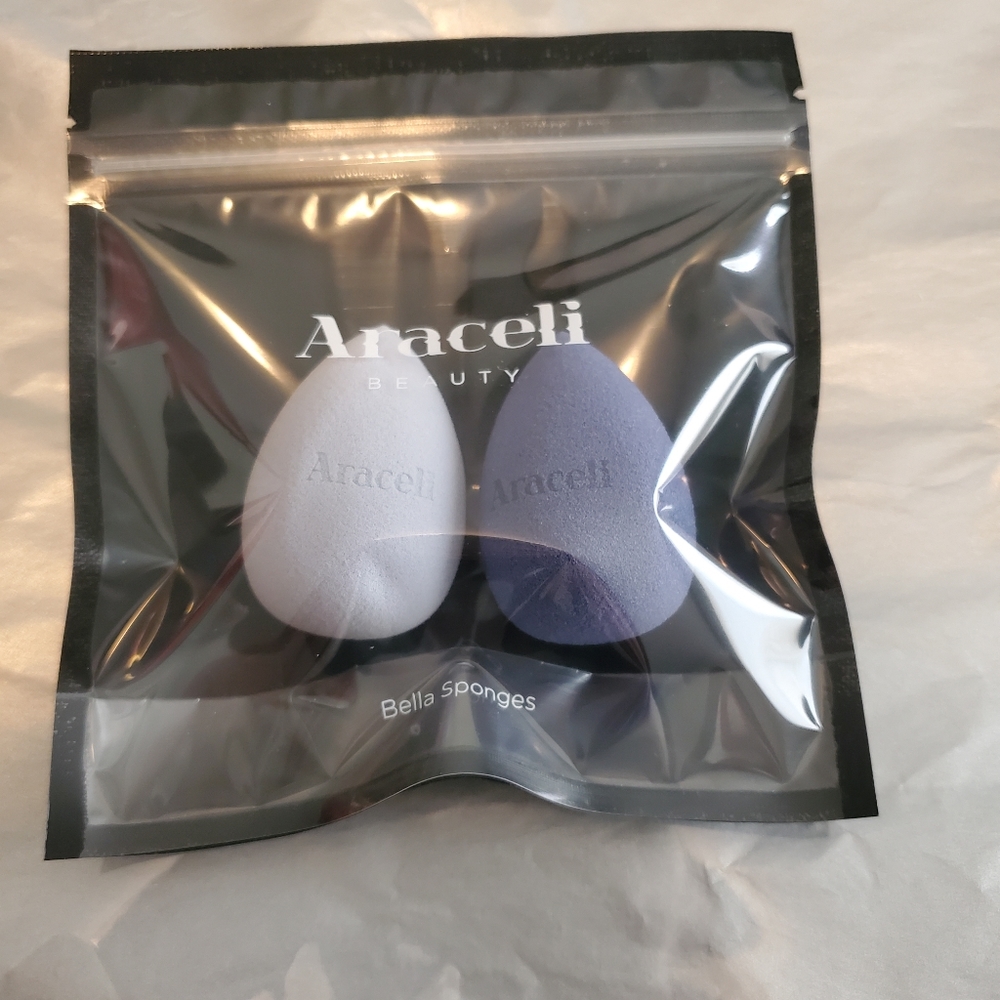 NWOT Araceli beauty blender duo